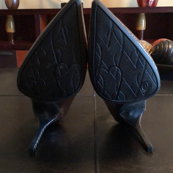 🔥Metallic bronze heels🔥 - Picture 3 of 3